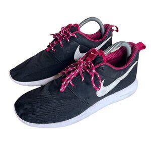 Nike Roshe One Girls Sneakers Size 7Y  / EUR 40